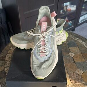 Size 7.5 Sorel kinetic break the day lace sneaker. Euc.